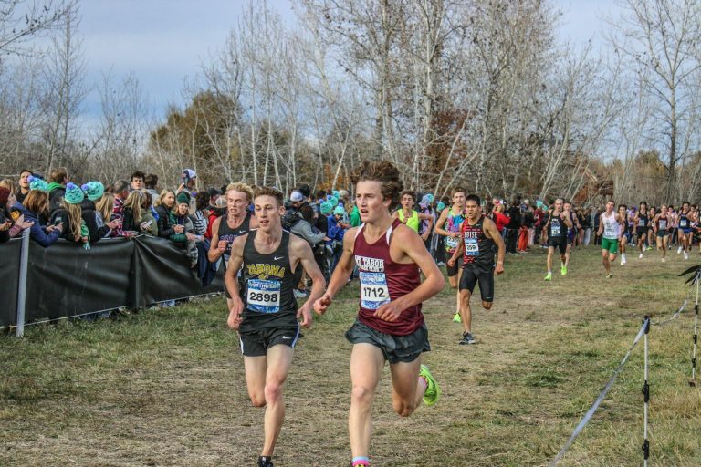 a group of people running in a race